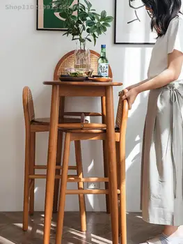 Оттичане на ухото скандинавски бар маса от масивна дървесина, комбиниран бар стол, трапезна маса от черешово дърво, висока маса, малък апартамент, списание Изображение