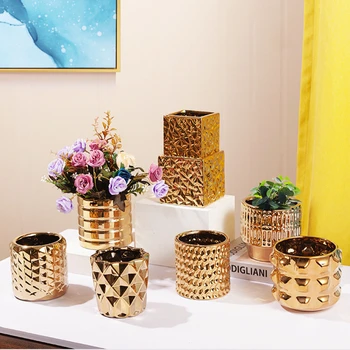 Луксозна керамична саксия със златно покритие покритие, перлено бял геометрична фигура, скандинавските остъклени стайни изкуствени цветя на работния плот Изображение