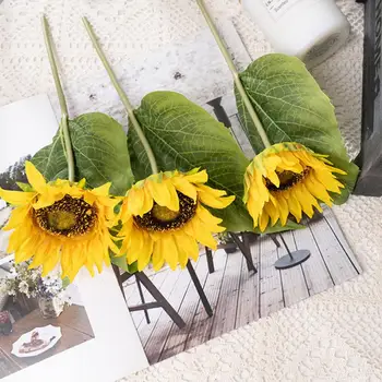 Изкуствени цветя без проблеми, изкуствени цветя, реалистични, които не изискват специални грижи, изкуствени слънчогледи за домашния офис през Есента Изображение